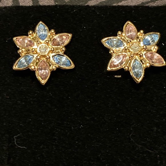Avon floral earrings gold tone - Picture 3 of 5